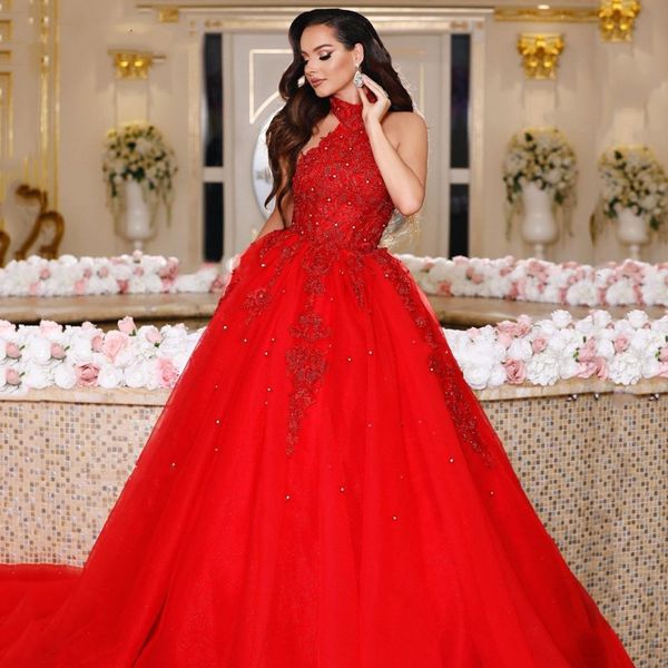 Princesa Long Train Prom Vestidos Red Lace Appliques Frisado Pérolas Sexy Halter Backless Doce 16 Quinceanera Vestido Especial Ocasião Vestido Vestidos de Noite