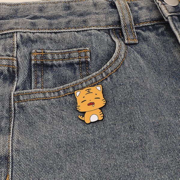 

small tiger alloy brooches for boys girls 4pcs set cartoon creative jewelry enamel lapel pins funny animal badges denim shirt gift bag acces, Gray