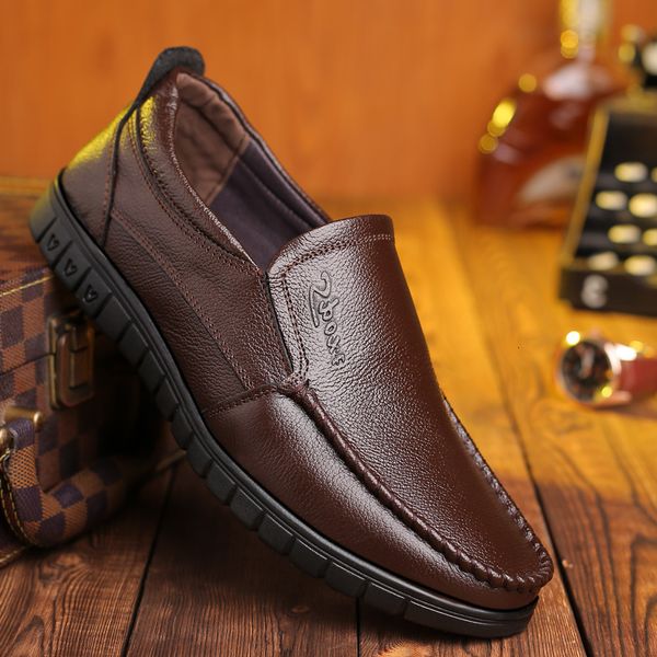 

2019 spring and summer men's leather shoes leisure dad's soft bottom anti slip single round head middle-aged, Black