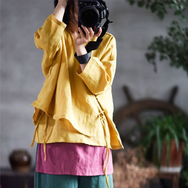 Johnature Chinesischen Stil Blusen Und Top Für Frauen Frühling Leinen Shirts V-ausschnitt Casual Einfarbig Lose Beiläufige Gürtel Hemd 210521