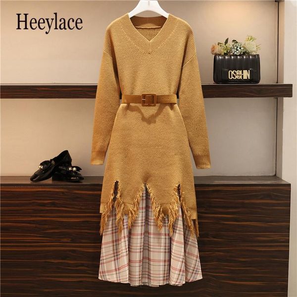 

two piece dress fashion suit 2021 large size women's korean version of the personality tassel core yarn sweater + pleated skirt set, White