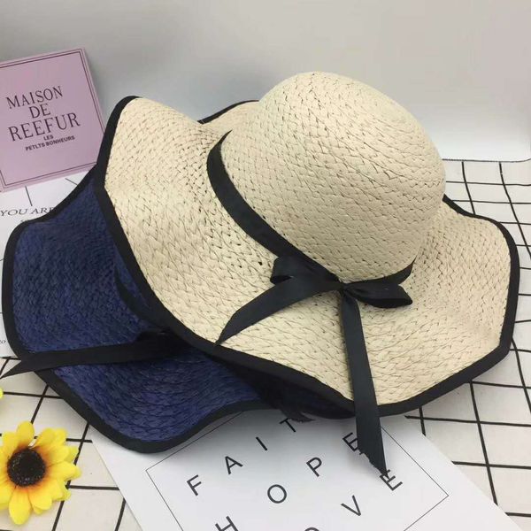 

cap girl go out to the seaside in autumn, Blue;gray