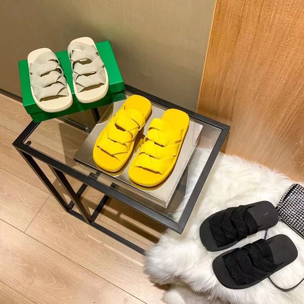 

70% off wholesale sandals flip-flops women's shoes, slippers, flat women's outer beach summer new fashion sandals and slippers, Black