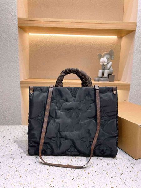 

designer women's autumn and winter black one-shoulder messenger bag size 35*28cm