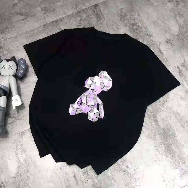 

2022 factory wholesale new 21 spring summer geometric diamond rabbit light and dark stereo age reduction youth leisure fashion couple short, White