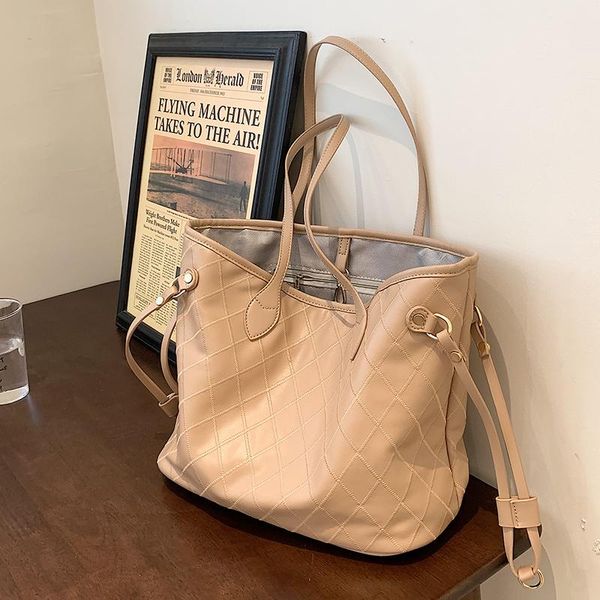 

evening bags niche design large-capacity bag fashion female all-match soft handbag underarm tote shoulder width: 42cm