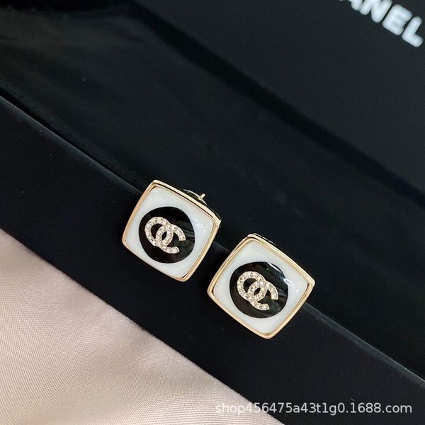 

2021 new small fragrance letter square medieval earrings anti allergy earrings female s925 silver needle, Golden