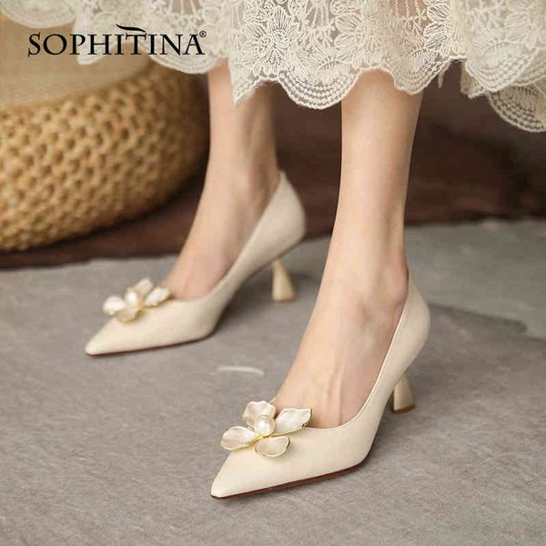 SOPHITINA Fashion Women's Pumps Party Pearl Flower Design Sapatos de bico fino Boca rasa Salto alto Feito à mão Sapatos femininos AO310 210513