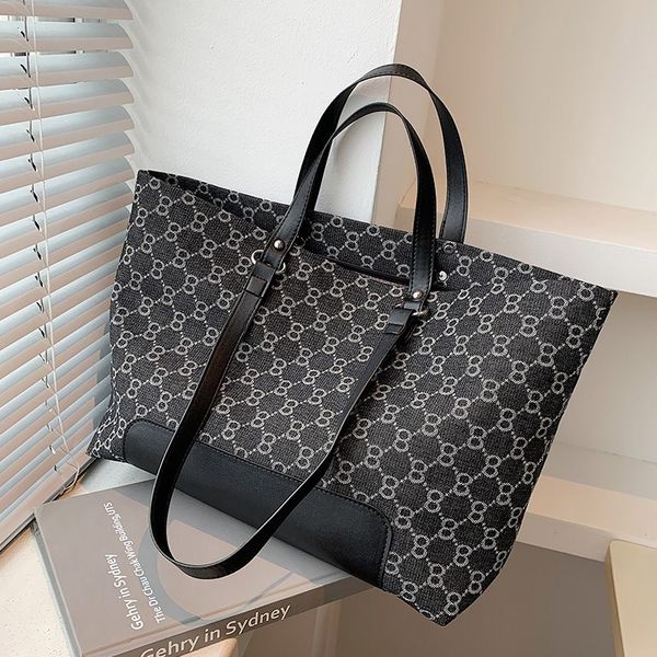 

design handbag large capacity large bag female 2021 new style foreign versatile shoulder texture tote soft leather mobile phone wallet trend
