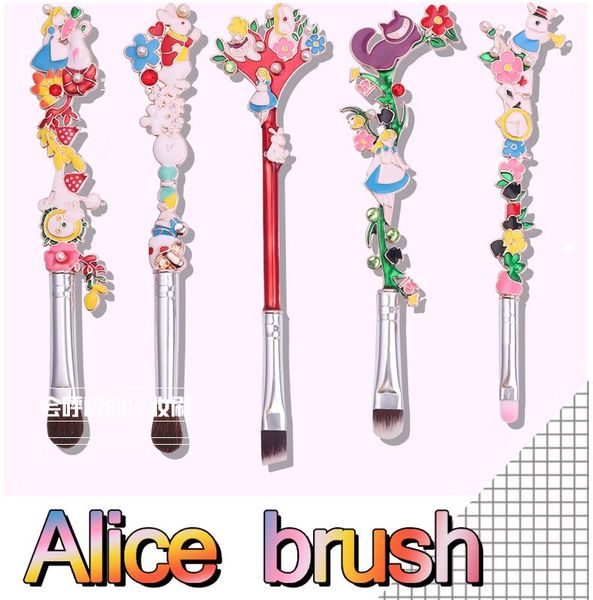 Sevimli Anime Alice Makyaj Fırça Seti-5 ADET Değnek Fırçalar Kiti Ile Premium Sentetik Fiber Çiçek Kolu Allık, Vakıf, Kaş, Göz Farı ve Dudaklar için