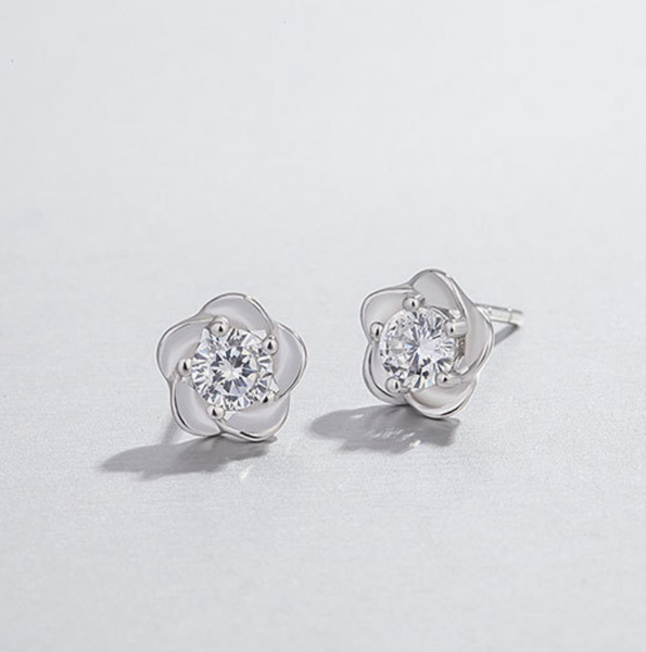 

simple and fresh version of 925 sterling silver flower earrings female fashion sweet wild zircon stud, Golden;silver