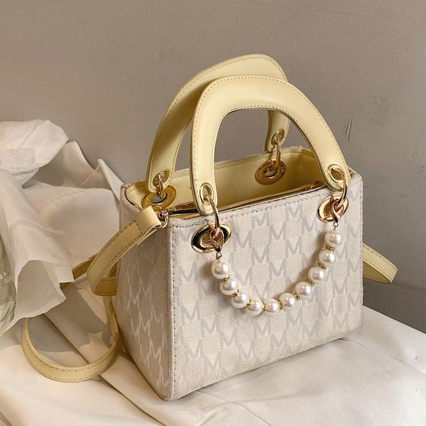 

women's handbag with small fragrance and temperament