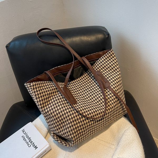 

high capacity new one shoulder female student portable tote bag fashion