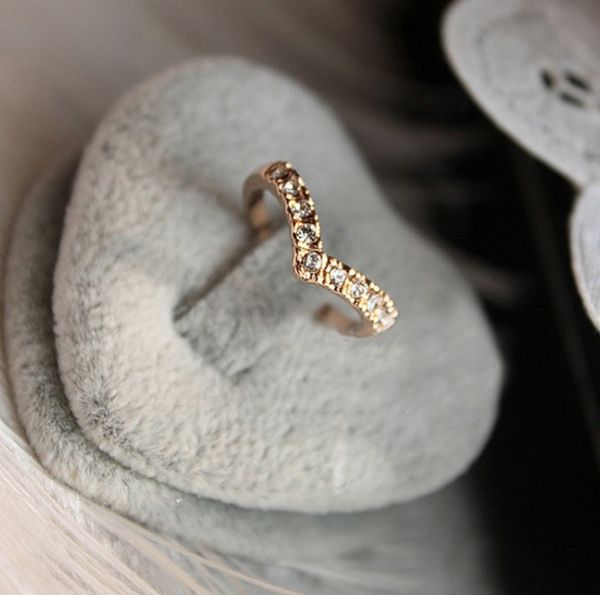 

classic v-shaped unique design diamond ring with little finger stones, Silver