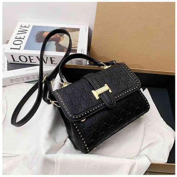 

2022 factory wholesale black messenger bag in
