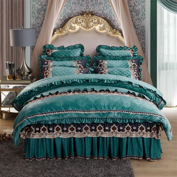 

bedding sets embroidery lace velvet duvet cover set double bed embossed  king size quilted bedskirt soft warm 4pcs europe