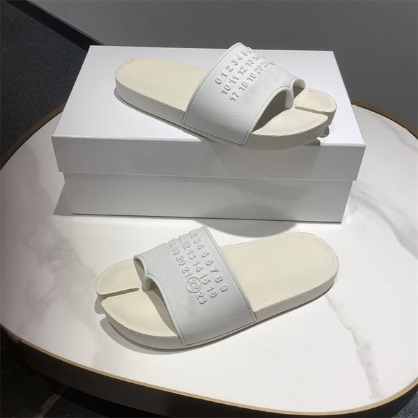 

2021 style classic digital relief cowhide sandal, Black