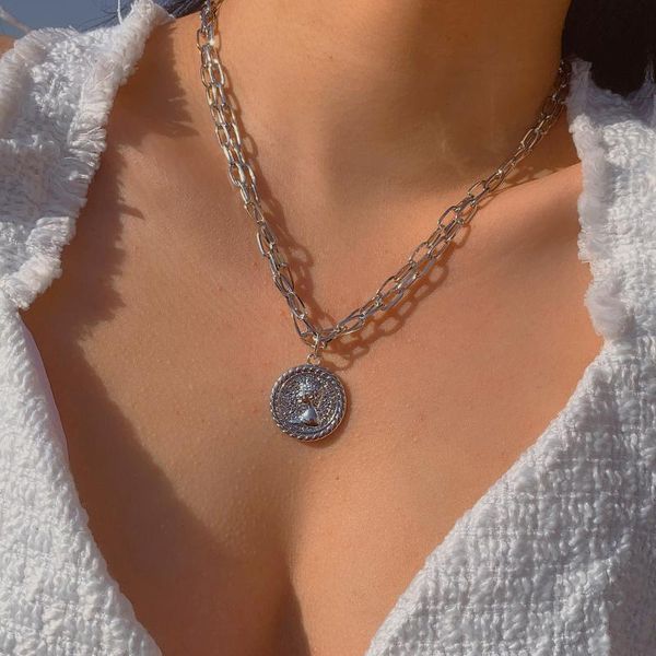 

pendant necklaces hip hop rock double link chain clavicle queen portrait choker necklace for women gothic jewelry wholesale items 2021, Silver