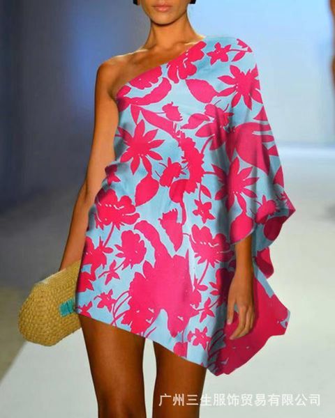 

2021 new women's dress backless leaves fashion printed dress, Black;gray