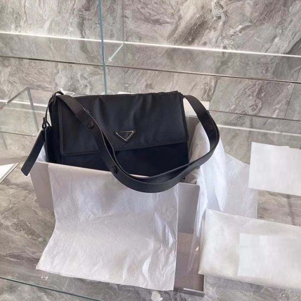 

2021 new messenger bag for men and women ysj