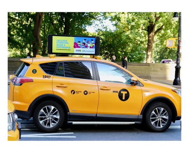 

display wifi 4g usb cloud service gps smart control p2.5 high resolution car led screen for advertising