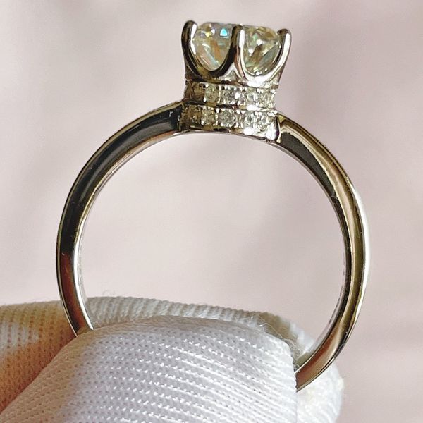 Crown Design Высокое качество Моасанитное кольцо 0.5-1TC S925 Стерлинговое серебро Платиновые платиновые Женщины Фиксированный размер не регулируемые кольца