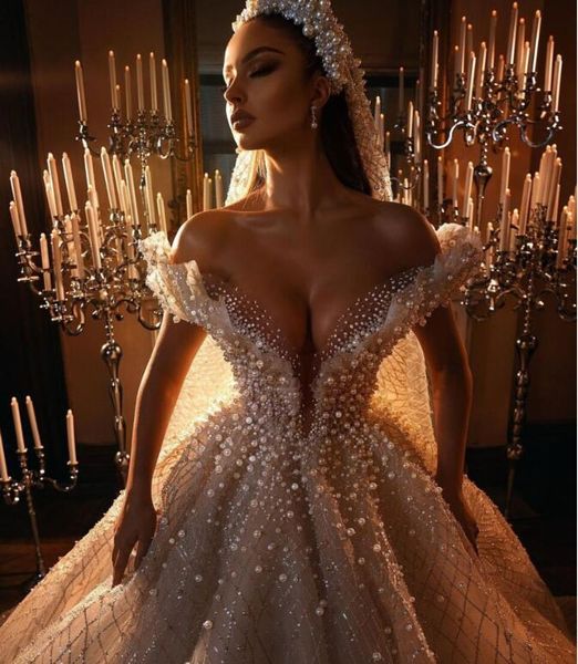 Damenkleid Yousef Aljasmi Abendkleid, weißes herzförmiges Ballkleid, V-Ausschnitt, Spitze, Perlen, langes Kleid, Labourjoisie, Kim Kardashian, Kylie Jenner