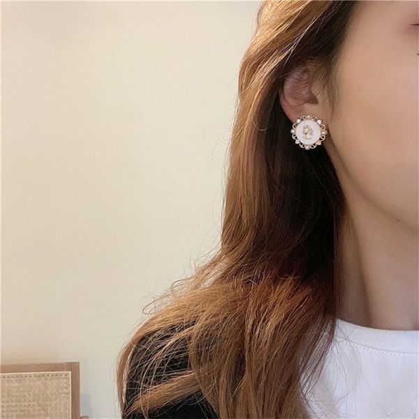 

needle retro ear stud light luxury clip no pierce women's 2021 fashion earrings, Golden;silver