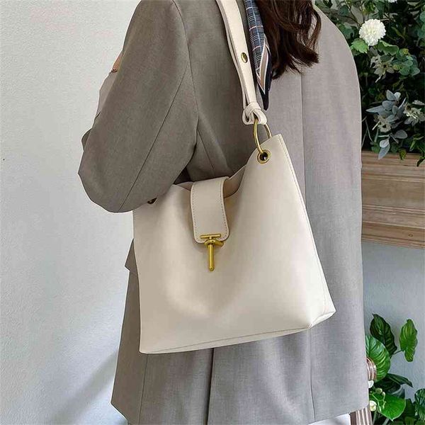 

french one shoulder women's large capacity messenger 2021 new bucket bag fashion