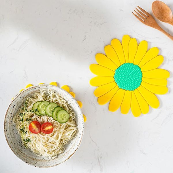 

mats & pads dining table heat insulation pad round large plate bowl anti-scald heat-resistant tableware elegantly decorated