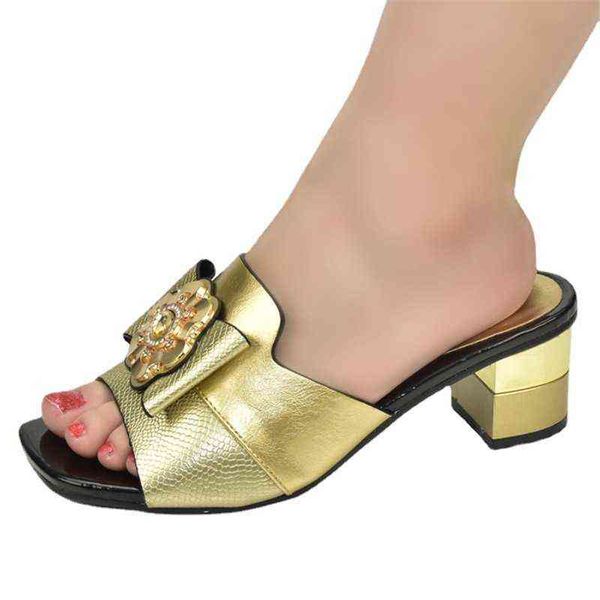 

the same slipper women wear fashionable sandals outside in summe, Black