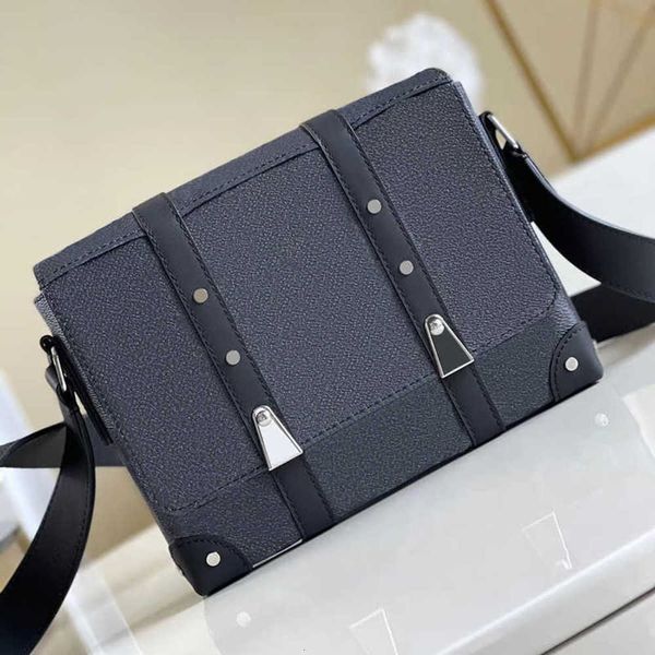 

7a+designers new style m57271 messenger bag it is equipped with an inner pocket and a zipper outer pocket removable and adjustable shoulder