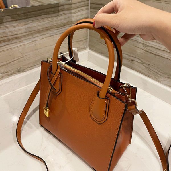 

2021 brand designer's shoulder bag lady's fashion luxury temperament leather lock slanting across shopping handbagk