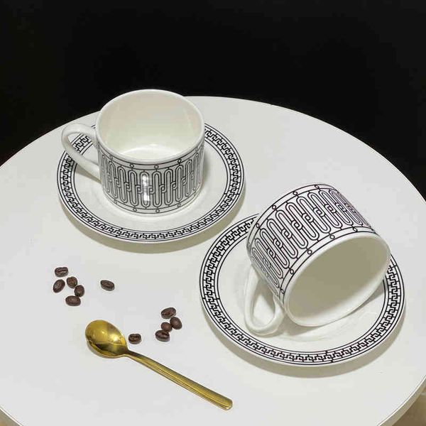 2 moderne weiße schwarze Porzellan-Kaffeetassen und Untertassen aus Knochenporzellan, Teetassen-Set, nordische Küche, Heimdekoration, luxuriöses Geburtstagsgeschenk