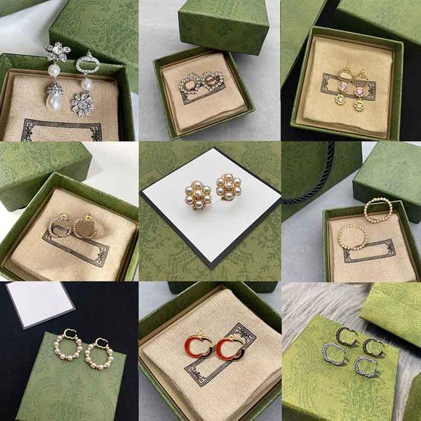 Elegante Designer Double Letter Brincos Selo de Aço Pérola Pérola Charme Studs Diamond Eardrops Com Caixa de Presente