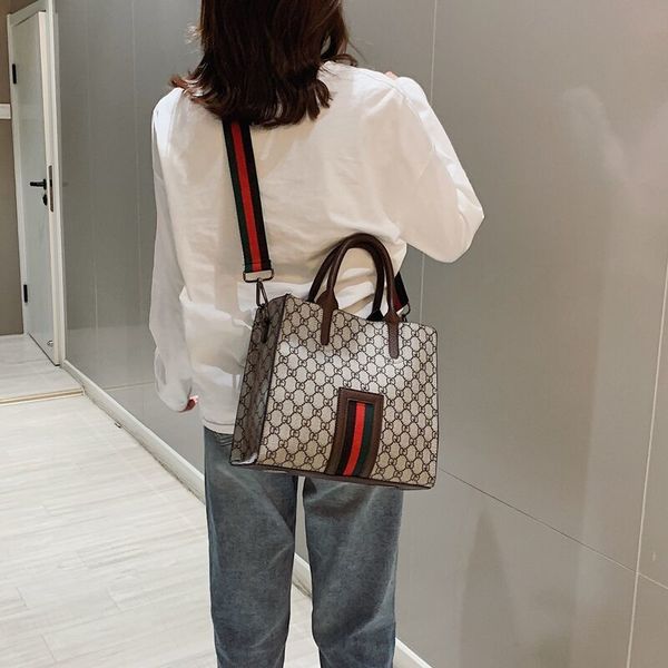 

80% store online sales women's hand shoulder color contrast messenger tote bag large capacity bag, Black;red