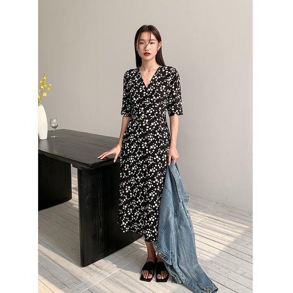 

two piece dress 2021 spring and summer style temperament slim v-neck fashion floral women's drooping waist long skirt 22099, White