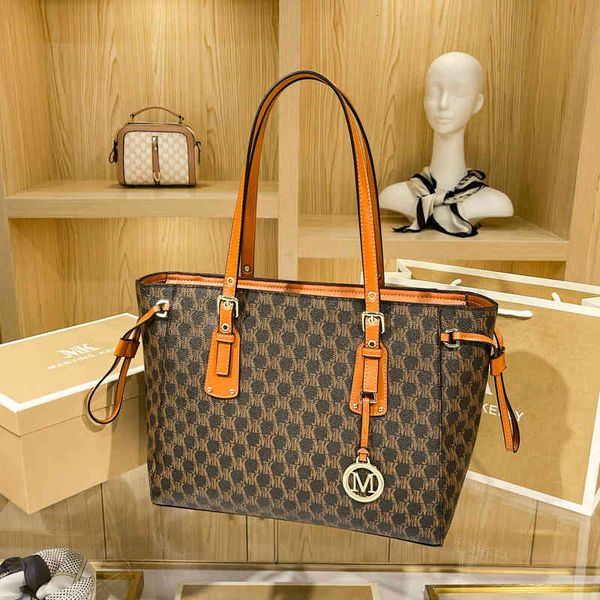 

hong kong leather handbag 2021 fashion design sense large capacity travel one shoulder tote bag, Black;red