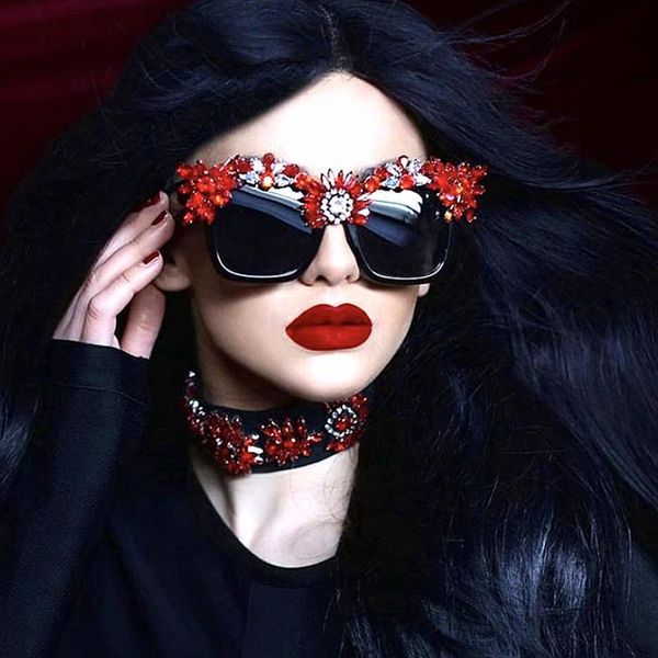 

fashion magazine design women sunglasses oversize red crystal sun glasses queen style rhinestone oculos, White;black
