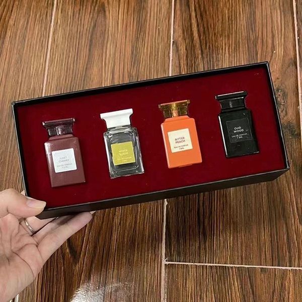 Deodorantes Conjunto de perfumes 7.5ml 4 peças Sprays Suit MiniTure Modern Collection 1V1 Charming Fragrâncias neutra para presente Postagem rápida