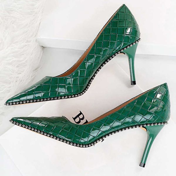 

famous brand 2022 women 8cm .5cm high heels metal chain rivets pumps lady fetish stiletto low scarpins party nude green shoes designer cla, Black