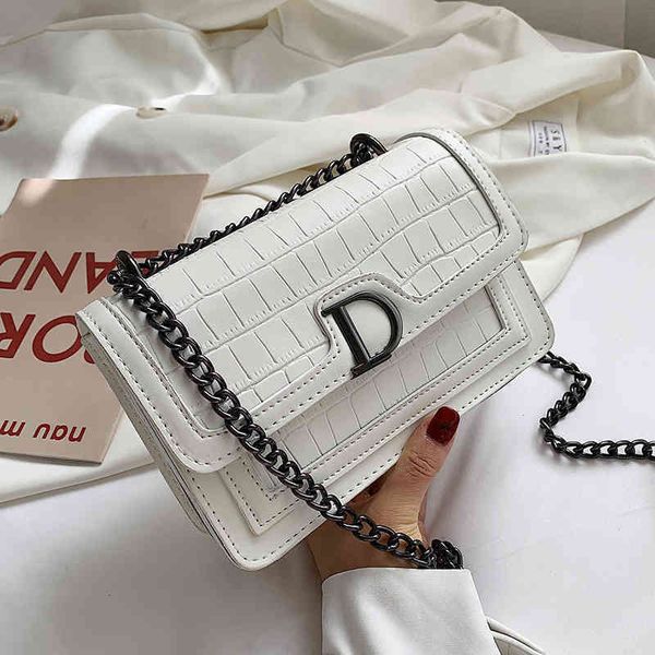 

2022 latest handbag factory store on style texture women's versatile one shoulder messenger stone chain small square, Black;red