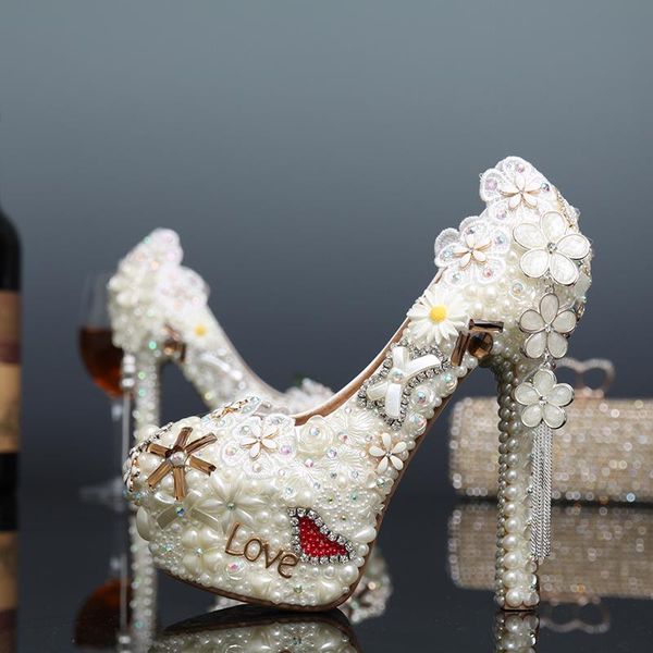 Kleid Schuhe 2021 Mode Schöne Weiße Perle Hochzeit Liebe Braut Kristall Prom Luxuriöse Diamant Plateau Pumps