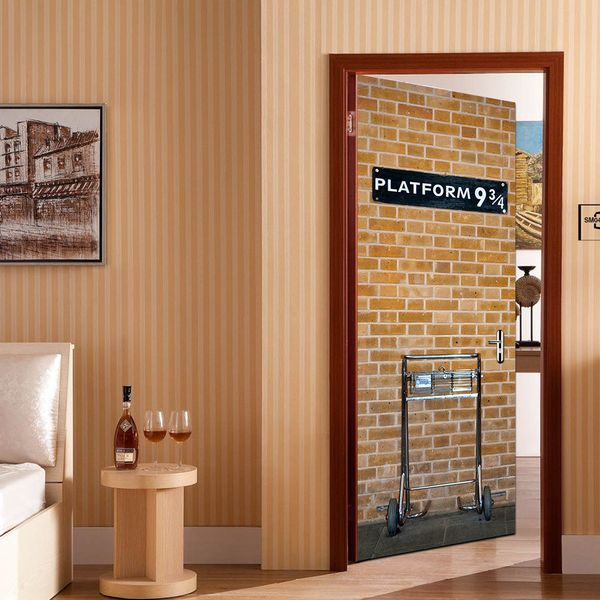 Platform 9 3/4 Kapı Çıkartmalar 3D Kapı Mural Wrap Parlak Kabarcık Ücretsiz Sticker Peel ve Sopa Kolay Temizlemek için Vinil Duvar Kağıdı Londra 210317