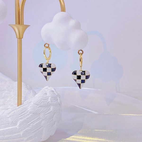 

hoop & huggie korean romantic heart design earrings black and white simple elegant ear stud for women charm exquisite luxury accessories gif, Golden;silver
