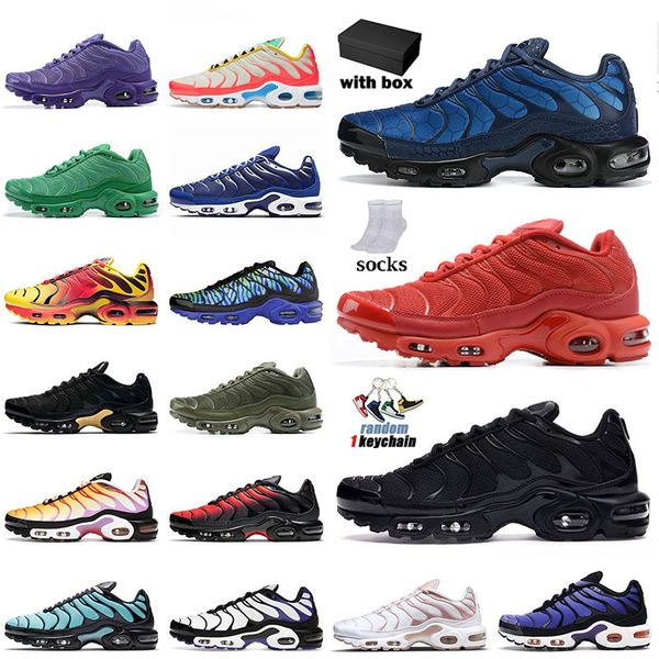 

fashion tn plus mens womens running shoes alll red triple black royal bleu hexagon print designer sneaker outdoor sport trainers with box