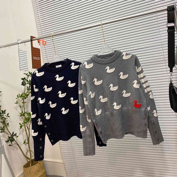 

men's and women's 2021 autumn new jacquard duckling knitted sweater stripe round neck pullover bottomed blouse, White;black