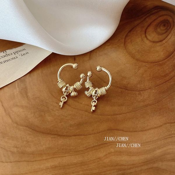 

stud Â ear studs women heart-shape lock hoop earrings female 2021 trending, Golden;silver