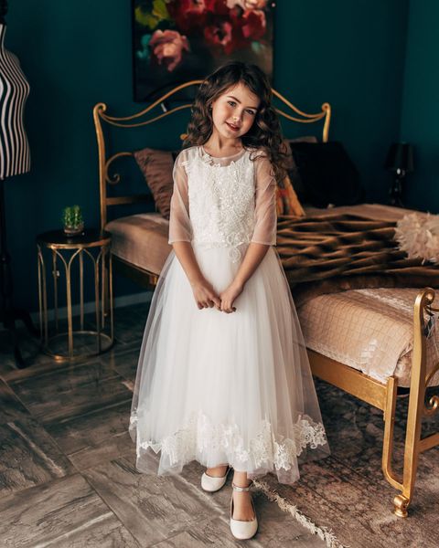 Cute Flower Girls Dress 2022 Puffy Princess Primi abiti di comunicazione per la piccola neonata Infantile Bambini Evento formale Abiti da festa Lunghezza tè Mezze maniche