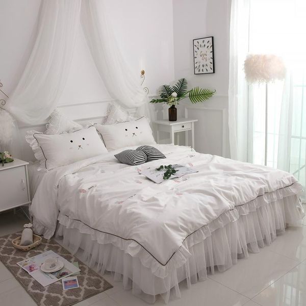 

white lace princess wedding luxury bedding set king  pure cotton bed skirt duvet cover embroidered pillowcase bedclothes sets
